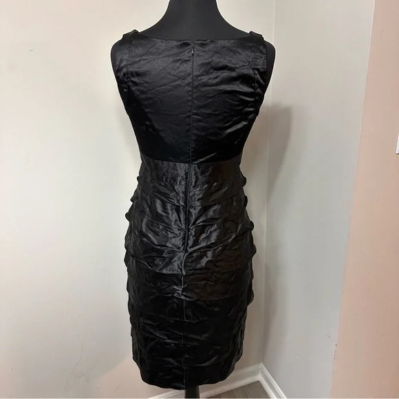 London Times Black Sleeveless Ruffled Dress in Size 10 - Picture 4 of 6